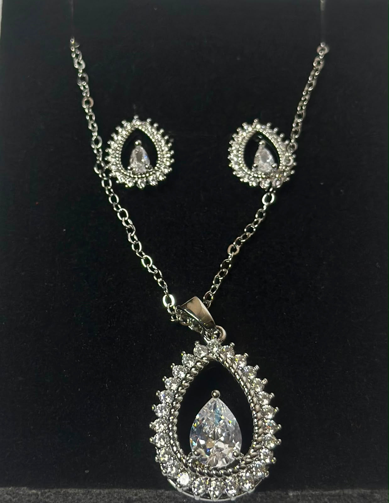 Elegant Heart Crystal Necklace & Earrings Set