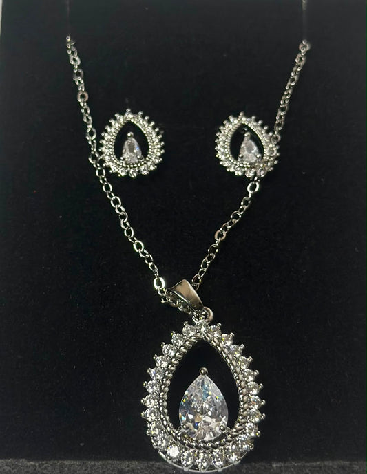 Elegant Heart Crystal Necklace & Earrings Set