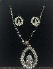 Elegant Heart Crystal Necklace & Earrings Set
